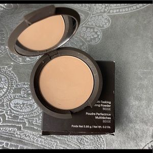 Becca Multi-tasking perfecting powder -shade Beige
